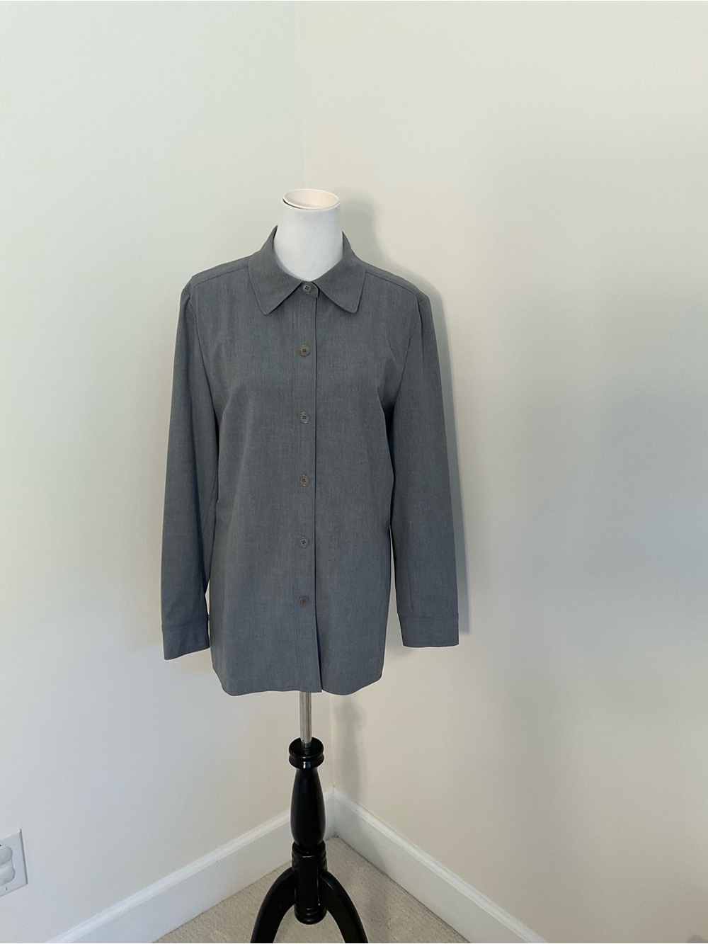 Ann Taylor Women's Stretch Heather Grey Button-
Front Shirt Jacket